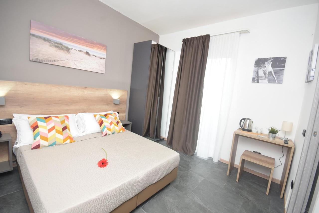 Hotel Crisvan Rimini Ngoại thất bức ảnh